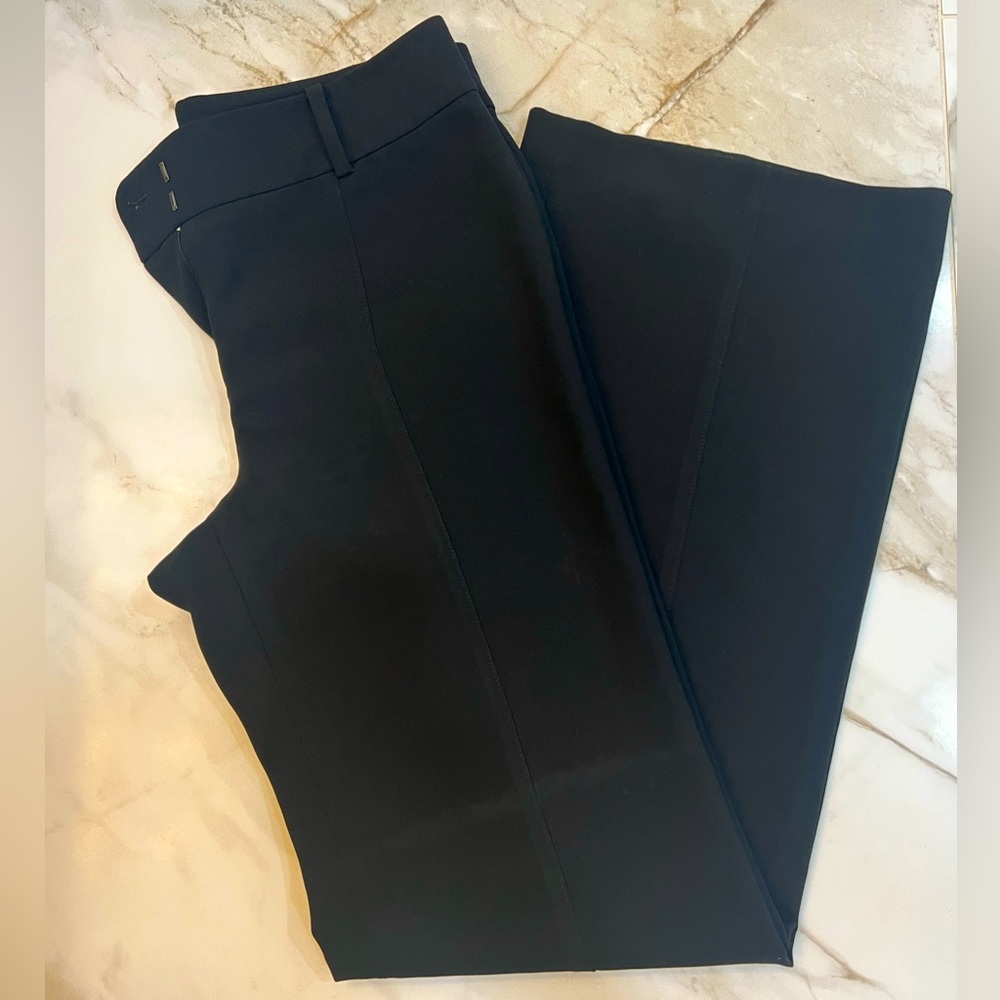 ANN TAYLOR Flare Leg Middle Crease Pants - Black Size 6